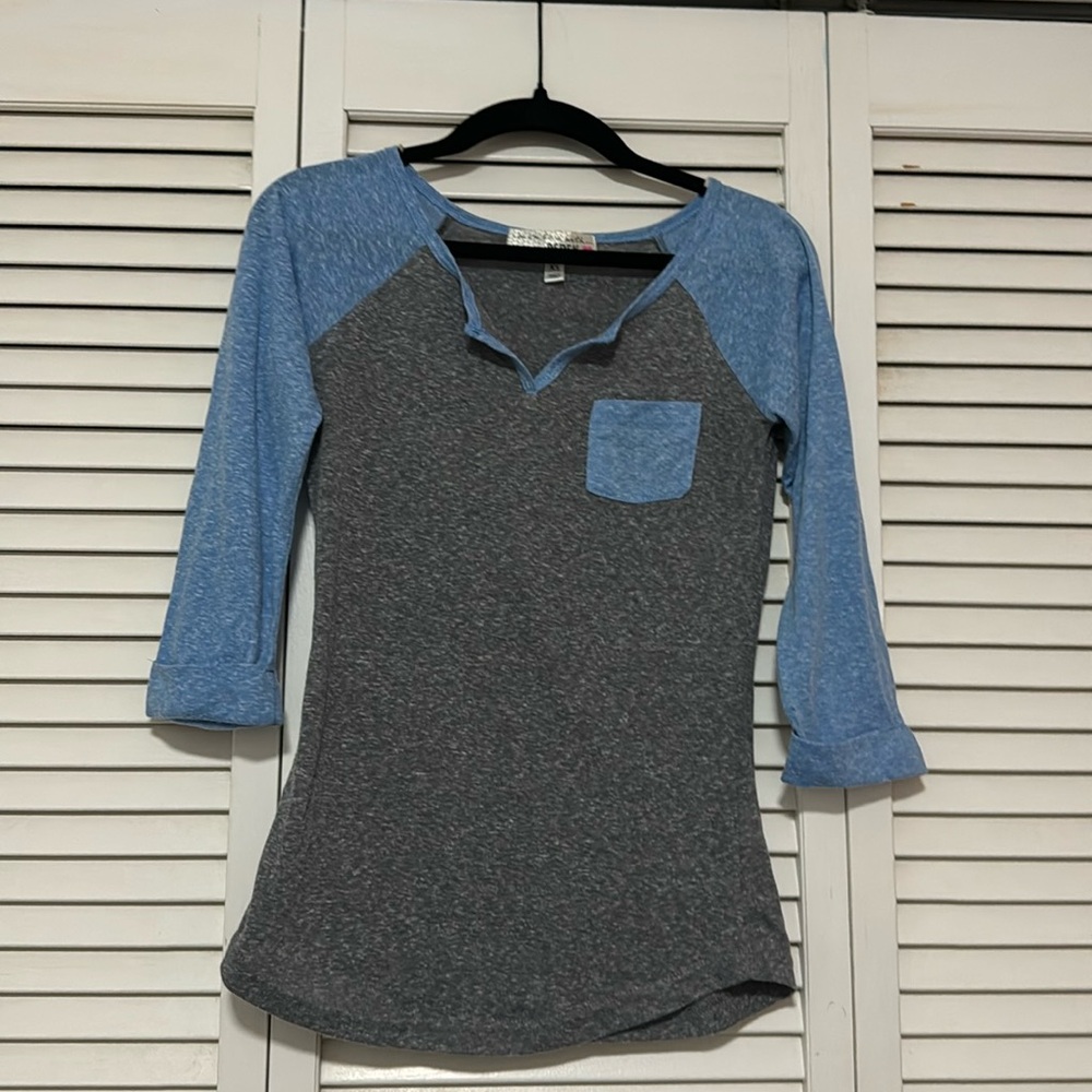 Baby blue and Heather gray Baseball 3-4 length sleeve shirt XS